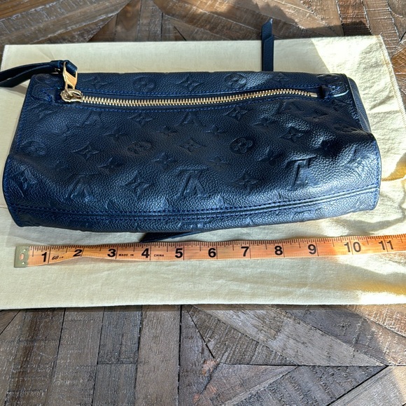 Louis Vuitton 10 Pettilante, monogram empreinte leather flap clutch in blue - Picture 9 of 14